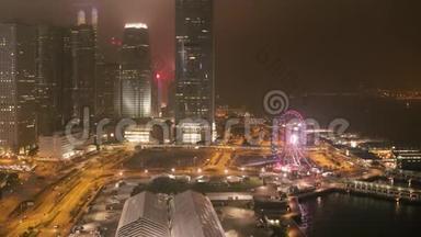 美妙的夜晚天际线与明亮的摩天大楼。 库存。 阿联酋迪拜市中心的高架视野。 多彩的旅行